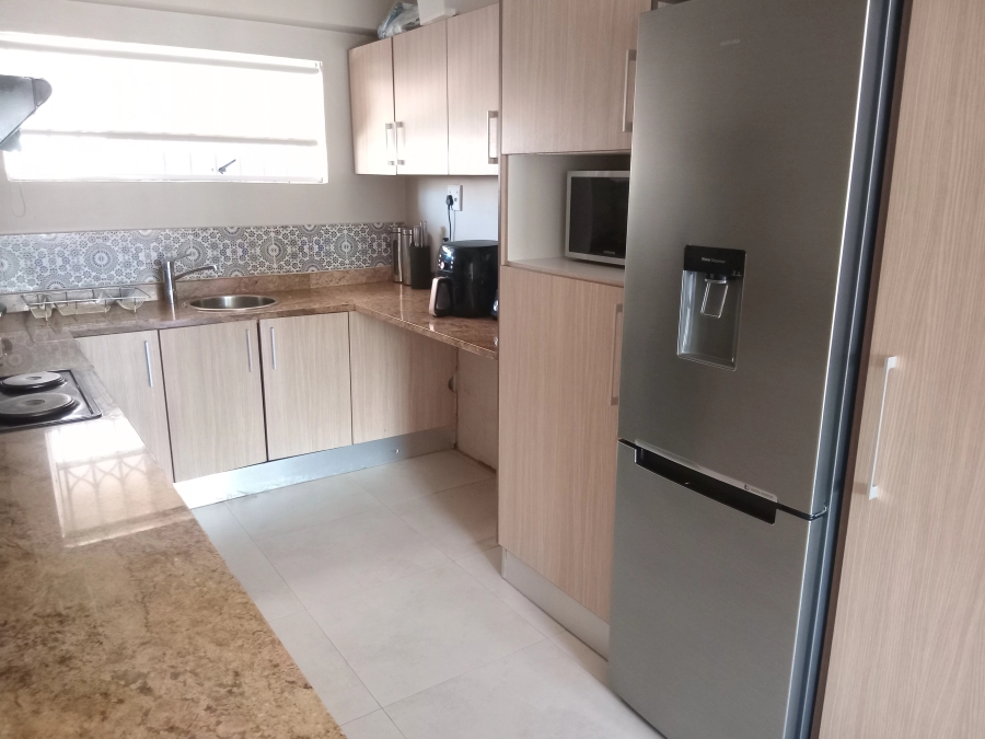 To Let 3 Bedroom Property for Rent in Kenilworth Western Cape